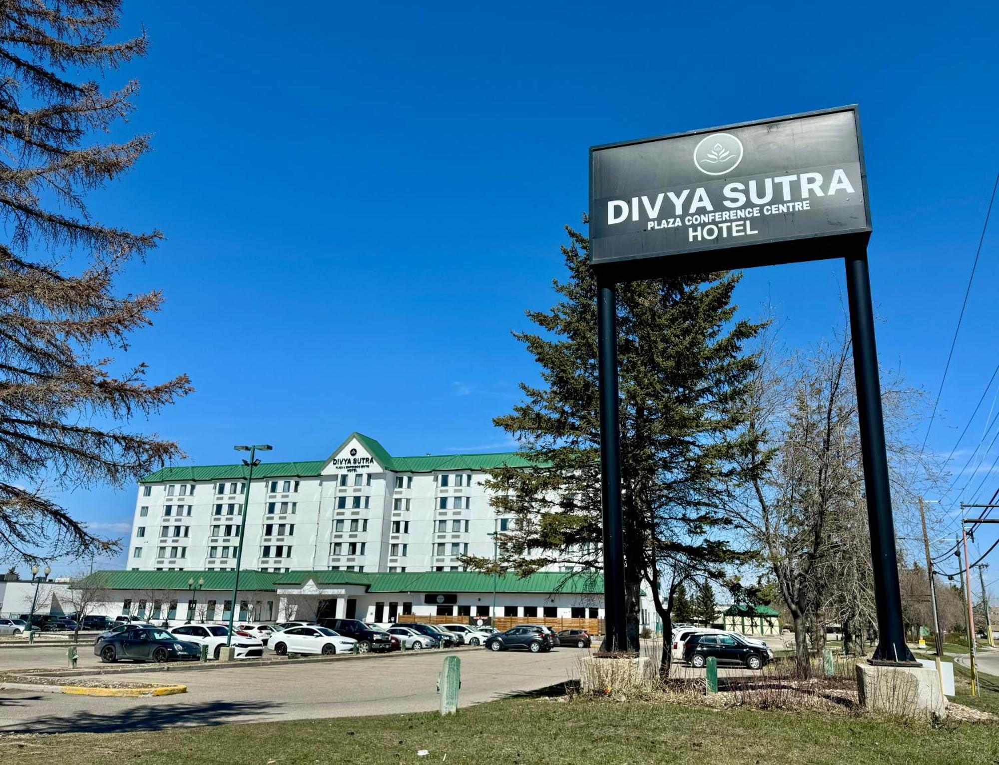 Готель Divya Sutra Plaza And Conference Centre Calgary Airport Екстер'єр фото